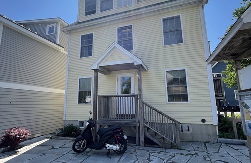 Bar Harbor Apartment | Cozy in-town Bar Harbor apt!