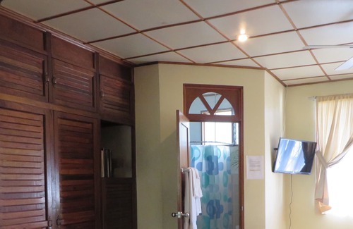 San Pedro Apartment | Cozy Inn Apt 4- Located in a Central, Residential Area , in a Secure Building