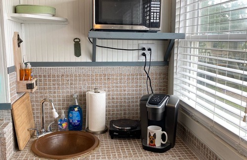 Ocracoke Cottage | Cozy Island Cottage, centrally located in the Heart of the Village