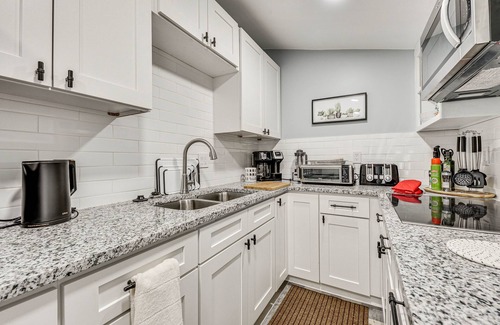 Riverside Cottage | Cozy Jacksonville Cottage, Walkable Location!