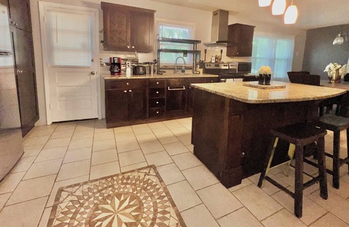 Kansas City House | Cozy KC Home 6 beds Arcade & Pool Table 15Min> PNL