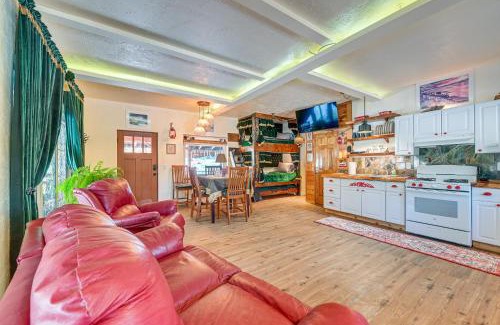 Nikiski Apartment | Cozy Kenai Abode with Private Deck 5 Mi to Ocean!
