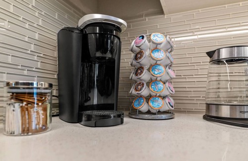 Fort Worth Apartment | Cozy King Bed | Pool+Gym+Free Parking+Stockyards