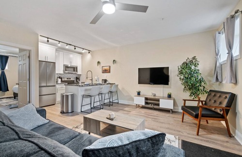 East Liberty Apartment | Cozy King Bed Suite ~ Free Parking & Ground Floor!