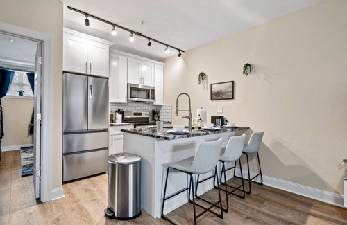 East Liberty Apartment | Cozy King Bed Suite ~ Free Parking & Ground Floor!