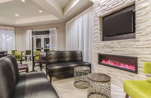 Grand Junction Hotel | Cozy King Room at La Quinta Inns & Suites, Free Breakfast, Near Canyon View Park