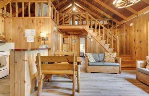 Greentown Cabin | Cozy Lake Cabin #1 w/boatdock