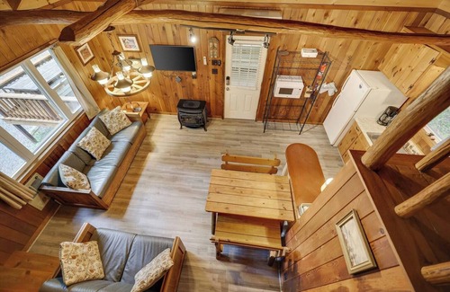 Greentown Cabin | Cozy Lake Cabin #1 w/boatdock