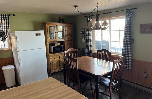 Iron River Cottage | Cozy, lake front cabin on beautiful Stanley Lake