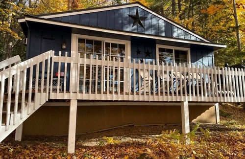 Iron River Cottage | Cozy, lake front cabin on beautiful Stanley Lake