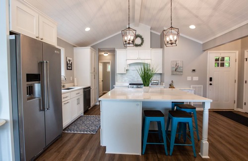 Lyman Cottage | Cozy, lake front cottage