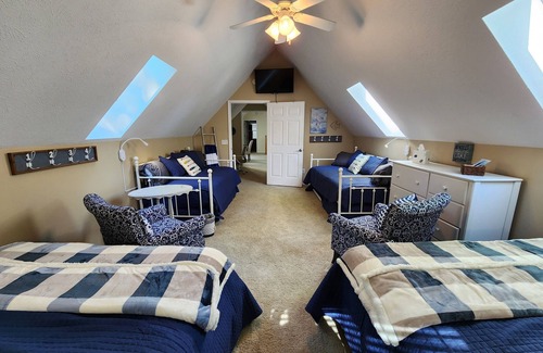 Lake City House | Cozy Lake House Hideaway w/hot tub