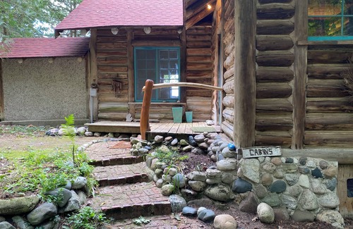Harbor Springs Cabin | Cozy Lake Michigan beachfront log cabin in Good Hart.
