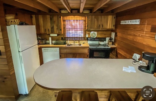 Lakeville Cabin | Cozy Lake View Cabin on Lake Wallenpaupack with beach area access!