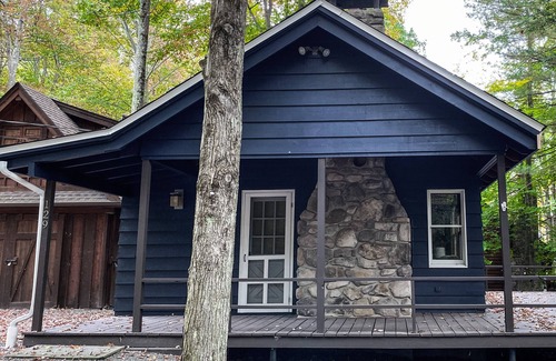 Lakeville Cabin | Cozy Lake View Cabin on Lake Wallenpaupack with beach area access!