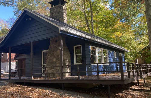 Lakeville Cabin | Cozy Lake View Cabin on Lake Wallenpaupack with beach area access!