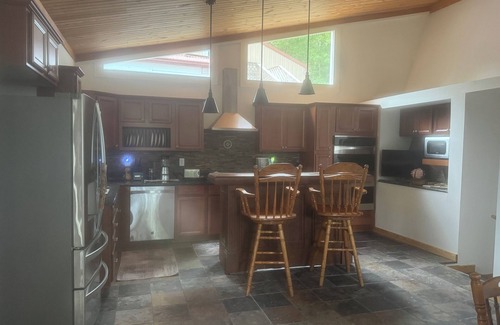 Leesville Apartment | Cozy Lakefront 2-Bedroom First-Floor Retreat