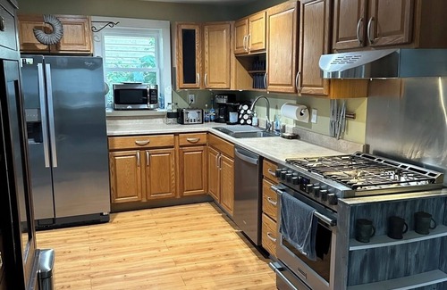 Homer Cottage | Cozy Lakefront Cottage w/Kayaks, Firepit, Views & Firepit!