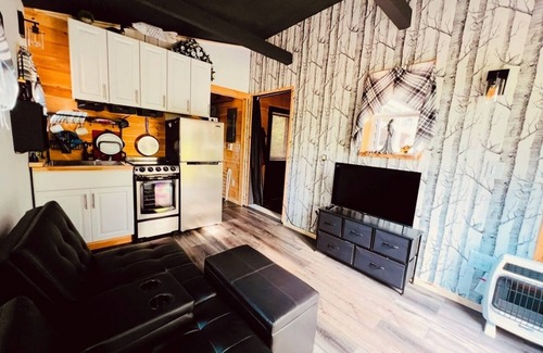 Palermo House | Cozy Lakehouse on Sheepscot Pond. Scenic views of the Lake & Bird Sanctuary.