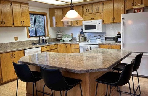 Irwin Cabin | Cozy Lakeview Cabin outside Jackson HolenPallisades Reservoir