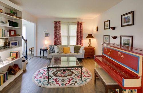 Keene House | Cozy Lexington Getaway w/ Fire Pit & Yard!