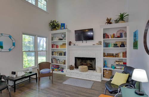 Keene House | Cozy Lexington Getaway w/ Fire Pit & Yard!