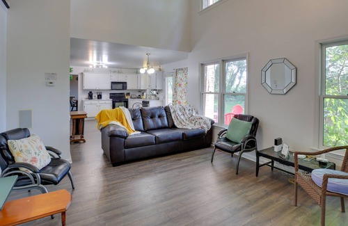 Keene House | Cozy Lexington Getaway w/ Fire Pit & Yard!