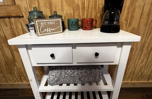 Caney Cabin | Cozy little cabin in a small town