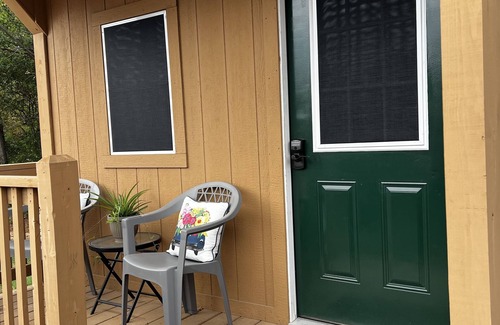 Caney Cabin | Cozy little cabin in a small town