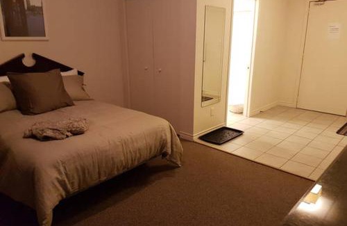 Downtown Gatineau Apartment | Cozy Little Studio #16 by Amazing Property Rentals