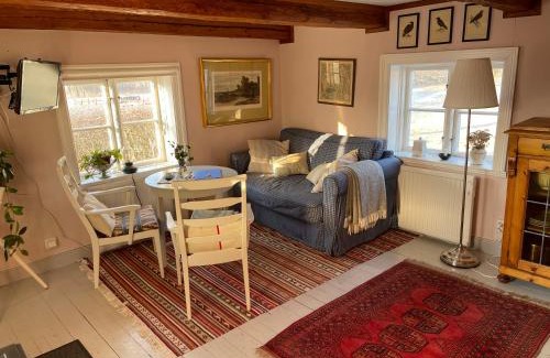 Holo House | Cozy lodge at horse farm with lake and sauna