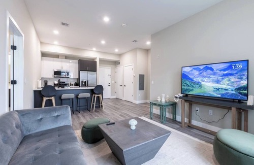 The Heights Apartment | Cozy Loft 10 min to Manhattan Garage Parking