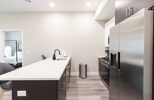 The Heights Apartment | Cozy Loft 10 min to Manhattan Garage Parking