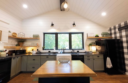 Canadian Lakes Apartment | Cozy loft retreat with lake views and access.