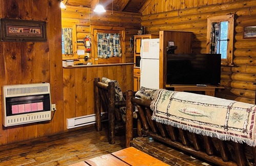 Clarington Cabin | Cozy Log Cabin in Cook Forest