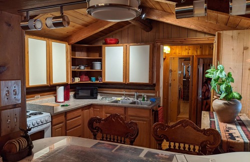 Monroe Cabin | Cozy Log Cabin in peaceful wooded surroundings