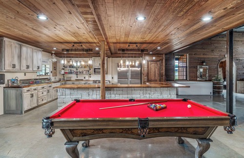 Dennis Cabin | Cozy Longhorn Suite on the River
