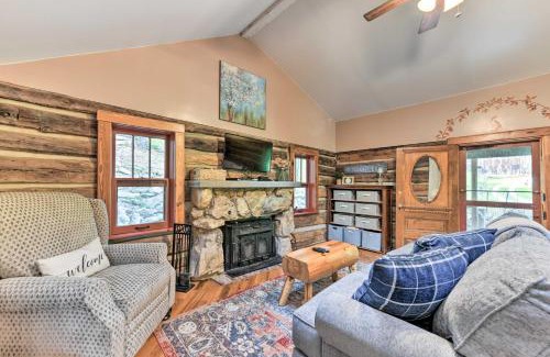 Clyde Apartment | Cozy Mama Bear Cabin with Mountain Views!