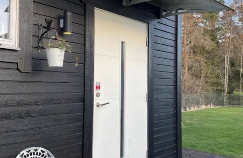 Ojersjo Cottage | Cozy mini house with Scandinavian design. Pet friendly and close to nature.