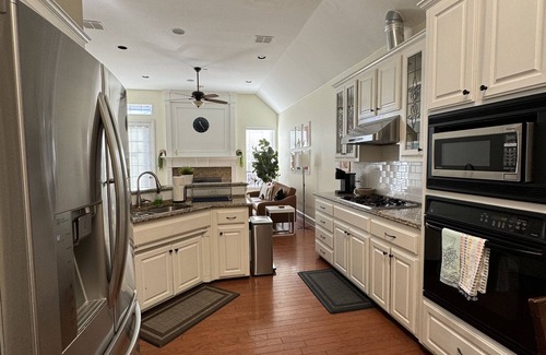 Irving House | Cozy Minimalist House in the heart of Valley Ranch Irving !n