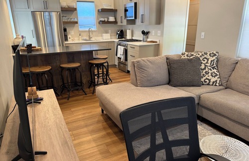 Historic Railroad District Cottage | Cozy Modern 1 Bedroom Cottage