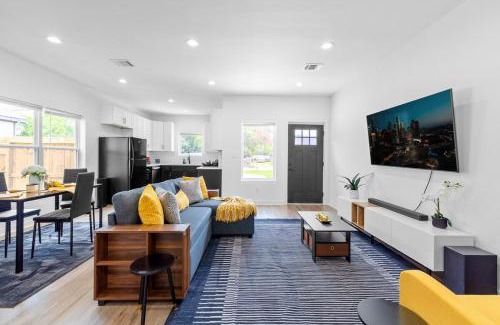 Northside House | Cozy Modern 3BR Houston Townhome