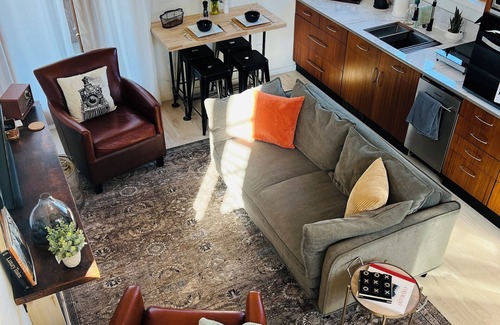 Paonia House | Cozy, Modern Stay: Views, Fireplace, Walk Downtown