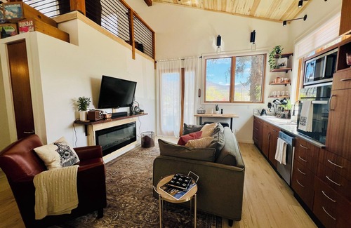 Paonia House | Cozy, Modern Stay: Views, Fireplace, Walk Downtown