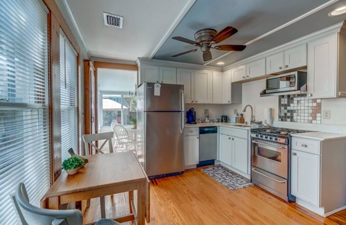 Mount Dora Cottage | Cozy Mount Dora Cottage/Walk Downtown/Pet Friendly/Fenced Yard