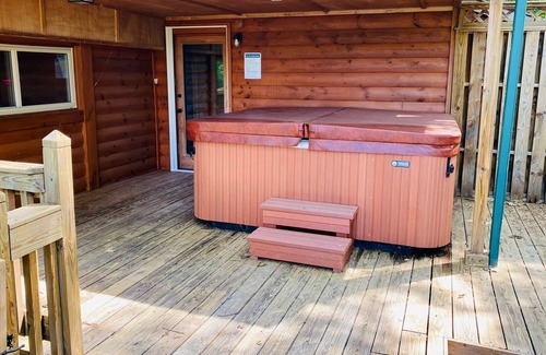 Dandridge Cabin | Cozy Mountain Cabin Game room Hot tub Fireplace