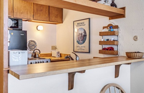 Bear Valley Condo | Cozy Mountain Condo Sleeps 4! - Tam #2 by Bear Valley Vacation Rentals