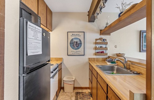 Bear Valley Condo | Cozy Mountain Condo Sleeps 4! - Tam #2 by Bear Valley Vacation Rentals