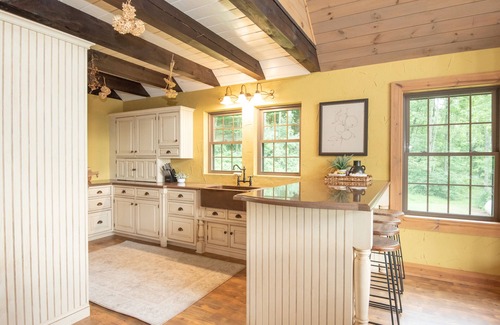 Everett Cabin | Cozy mountain escape/4 bdrm2bath/10mi to Bedford Springs/PickleBall & Basketball