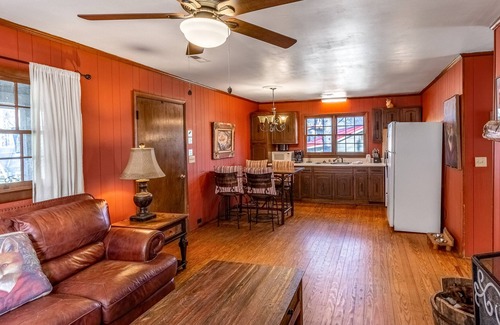 Maggie Valley Cabin | Cozy mountain gem with shared pool, free WiFi, & shared firepit - dogs welcome